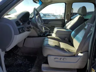 2008 GMC Yukon SLT w/4SB with VIN 1GKFK13028J142298, listed as a Copart auction lot 45141715 with 132,907 mi miles and Clean Title. Bid and sale history available at carsss.com. Image 7.