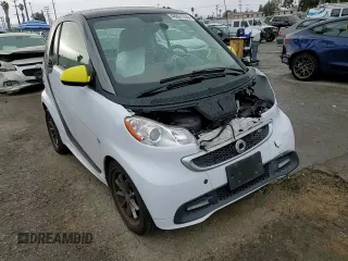 2014 Smart fortwo Pure with VIN WMEEJ3BAXEK745569, listed as a Copart auction lot 48601055 with 114,673 mi miles and Salvage title. Bid and sale history available at DreamBid. Image 10.