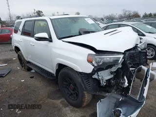 2024 Toyota 4Runner TRD Off Road z VIN JTERU5JR0R6293202, wystawiony jako IAAI lot #41847304 z przebiegiem 11 677 mil mil oraz . Historia ofert i sprzedaży dostępna na DreamBid. Obrazek 1.
