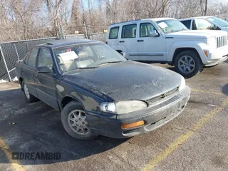 1996 Toyota Camry DX with VIN JT2BG12KXT0407961, listed as a IAAI auction lot 41511138 with 266,781 mi miles. Bid and sale history available at carsss.com. Image 1.