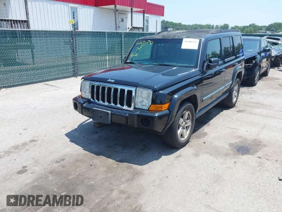 2008 Jeep Commander Sport z VIN 1J8HG48K08C132383, wystawiony jako IAAI lot #42600242 z przebiegiem 167 206 mil mil oraz . Historia ofert i sprzedaży dostępna na DreamBid. Obrazek 19.