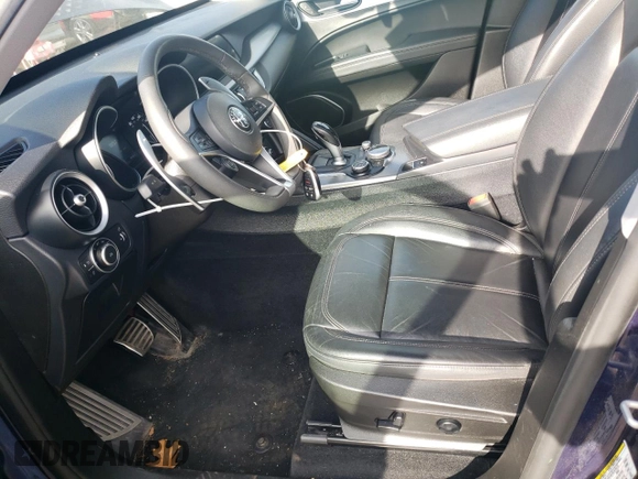 2018 Alfa Romeo Stelvio Sport z VIN ZASFAKPN8J7B69591, wystawiony jako Copart lot #54693475 z przebiegiem 98 148 mil mil oraz Szkody całkowita. Historia ofert i sprzedaży dostępna na DreamBid. Obrazek 7.