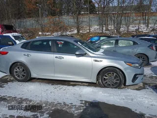 2019 Kia Optima LX z VIN 5XXGT4L3XKG294513, wystawiony jako IAAI lot #41345191 z przebiegiem 101 345 mil mil oraz . Historia ofert i sprzedaży dostępna na DreamBid. Obrazek 14.