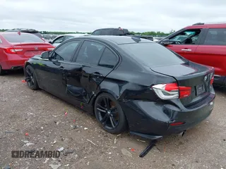 2018 BMW 3 Series 320i z VIN WBA8E1G53JNU91774, wystawiony jako IAAI lot #42189798 z przebiegiem 147 043 mil mil oraz . Historia ofert i sprzedaży dostępna na DreamBid. Obrazek 3.