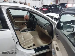 2009 Mercury Milan Premier with VIN 3MEHM08189R613709, listed as a IAAI auction lot 41625292 with 131,176 mi miles. Bid and sale history available at carsss.com. Image 5.