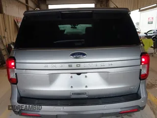 2024 Ford Expedition Max XLT z VIN 1FMJK1J88REA58426, wystawiony jako IAAI lot #42381012 z przebiegiem 4 989 mil mil oraz . Historia ofert i sprzedaży dostępna na DreamBid. Obrazek 16.