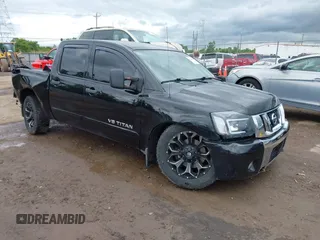 2011 Nissan Titan SL z VIN 1N6AA0EC5BN315853, wystawiony jako IAAI lot #42340624 z przebiegiem 162 074 mil mil oraz . Historia ofert i sprzedaży dostępna na DreamBid. Obrazek 1.