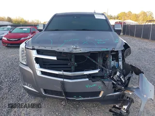2018 Cadillac Escalade Luxury z VIN 1GYS3BKJ1JR307525, wystawiony jako IAAI lot #41800377 z przebiegiem 171 484 mil mil oraz . Historia ofert i sprzedaży dostępna na DreamBid. Obrazek 12.
