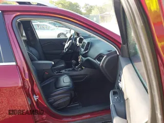 2019 Jeep Cherokee Latitude Plus z VIN 1C4PJMLX0KD101546, wystawiony jako IAAI lot #42388731 z przebiegiem 86 920 mil mil oraz . Historia ofert i sprzedaży dostępna na DreamBid. Obrazek 5.