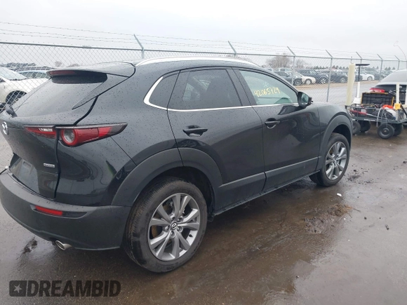 2025 Mazda CX-30 S Carbon Edition z VIN 3MVDMBCM9SM783429, wystawiony jako IAAI lot #42065729 z przebiegiem 4 940 mil mil oraz . Historia ofert i sprzedaży dostępna na DreamBid. Obrazek 4.