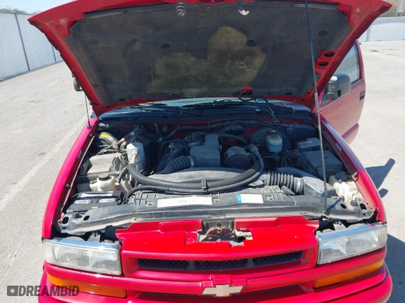 2000 Chevrolet S-10 LS with VIN 1GCCS1449Y8126199, listed as a IAAI auction lot 42052804 with 80,005 mi miles. Bid and sale history available at carsss.com. Image 10.