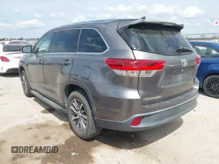 2018 Toyota Highlander SE with VIN 5TDKZRFH9JS544012, listed as a IAAI auction lot 41885296 with 144,500 mi miles and . Bid and sale history available at DreamBid. Image 3.