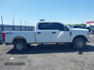 2018 Ford Super Duty F-250 SRW XL with VIN 1FT7W2B68JEC59785, listed as a IAAI auction lot 41975366 with 141,353 mi miles. Bid and sale history available at carsss.com. Image 13.