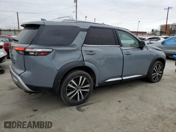 2023 Nissan Pathfinder Platinum z VIN 5N1DR3DG7PC200653, wystawiony jako Copart lot #53497265 z przebiegiem 17 007 mil mil oraz Szkoda całkowita • Salvage title. Historia ofert i sprzedaży dostępna na DreamBid. Obrazek 3.