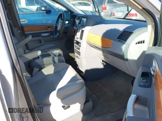 2009 Chrysler Town & Country Limited with VIN 2A8HR64X59R600947, listed as a IAAI auction lot 41385494 with 256,709 mi miles. Bid and sale history available at carsss.com. Image 5.