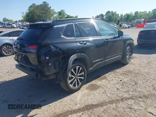 2024 Toyota Corolla Cross XLE z VIN 7MUDAAAG0RV080383, wystawiony jako IAAI lot #42032391 z przebiegiem 16 593 mil mil oraz . Historia ofert i sprzedaży dostępna na DreamBid. Obrazek 4.
