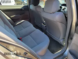 2008 Honda Civic LX z VIN 2HGFA16528H351971, wystawiony jako IAAI lot #41810695 z przebiegiem 221 757 mil mil oraz . Historia ofert i sprzedaży dostępna na DreamBid. Obrazek 8.