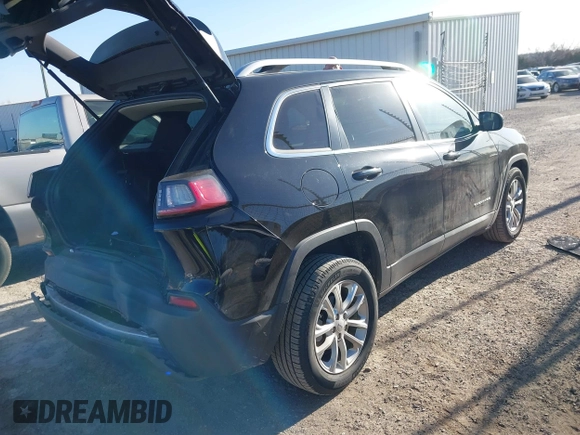 2019 Jeep Cherokee Latitude with VIN 1C4PJLCB9KD358980, listed as a IAAI auction lot 41749549 with 92,712 mi miles. Bid and sale history available at carsss.com. Image 4.