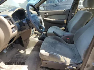 1998 Mazda Protege DX z VIN JM1BC1414W0203670, wystawiony jako Copart lot #62966544 z przebiegiem 249 405 mil mil oraz Szkoda całkowita • Salvage title. Historia ofert i sprzedaży dostępna na DreamBid. Obrazek 7.