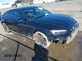 2022 Audi S5 Sportback Prestige z VIN WAUB4CF56NA040311, wystawiony jako IAAI lot #41606836 z przebiegiem 26 795 mil mil oraz . Historia ofert i sprzedaży dostępna na DreamBid. Obrazek 1.