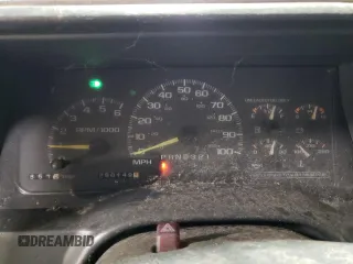 1998 GMC Sierra 1500 with VIN 1GTGC24RXWZ507261, listed as a Copart auction lot 86086414 with 250,149 mi miles and Salvage Title. Bid and sale history available at DreamBid. Image 9.