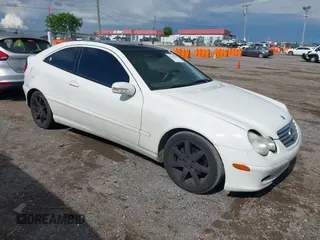 2004 Mercedes-Benz C 230 Kompressor z VIN WDBRN40JX4A612553, wystawiony jako IAAI lot #42255269 z przebiegiem Nie podano mil oraz . Historia ofert i sprzedaży dostępna na DreamBid. Obrazek 1.