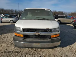 2017 Chevrolet Express Passenger LT z VIN 1GAZGPFF6H1147784, wystawiony jako Copart lot #84001734 z przebiegiem 237 613 mil mil oraz Czysty tytuł • Clean title. Historia ofert i sprzedaży dostępna na DreamBid. Obrazek 5.