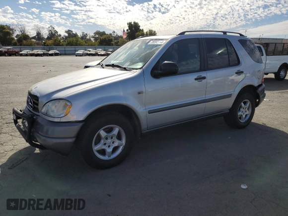 1999 Mercedes-Benz M-Class with VIN 4JGAB54E6XA078297, listed as a Copart auction lot 78088564 with 208,288 mi miles and Salvage Title. Bid and sale history available at carsss.com. Image 1.