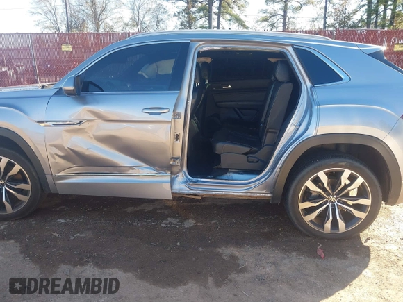 2022 Volkswagen Atlas SEL Premium R-Line with VIN 1V2FE2CA4NC218765, listed as a IAAI auction lot 41103593 with 42,008 mi miles and . Bid and sale history available at DreamBid. Image 6.