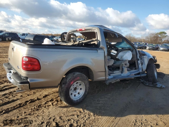 2001 Ford F-150 SuperCrew XLT with VIN 1FTRW07WX1KA85287, listed as a Copart auction lot 84218504 with 0 mi miles and Non Repairable. Bid and sale history available at carsss.com. Image 3.