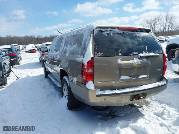 2007 Chevrolet Suburban LT with VIN 1GNFK16317R366798, listed as a IAAI auction lot 41582762 with 215,181 mi miles. Bid and sale history available at carsss.com. Image 3.