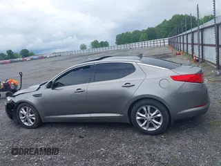 2013 Kia Optima EX z VIN 5XXGN4A78DG196728, wystawiony jako IAAI lot #42242303 z przebiegiem 164 448 mil mil oraz . Historia ofert i sprzedaży dostępna na DreamBid. Obrazek 13.