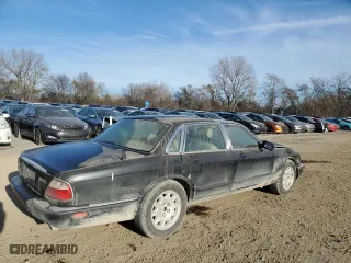 1998 Jaguar XJ with VIN SAJHX1245WC819762, listed as a Copart auction lot 81480174 with 132,491 mi miles and Salvage Title. Bid and sale history available at carsss.com. Image 3.