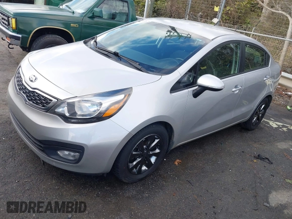 2014 Kia Rio EX z VIN KNADN4A31E6385704, wystawiony jako IAAI lot #41245821 z przebiegiem 130 085 mil mil oraz . Historia ofert i sprzedaży dostępna na DreamBid. Obrazek 2.