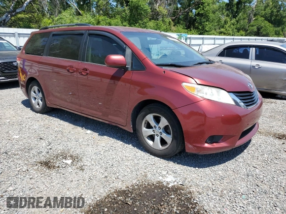 2014 Toyota Sienna LE AAS z VIN 5TDKK3DC6ES497651, wystawiony jako Copart lot #53358245 z przebiegiem 233 102 mil mil oraz Szkody całkowita. Historia ofert i sprzedaży dostępna na DreamBid. Obrazek 4.