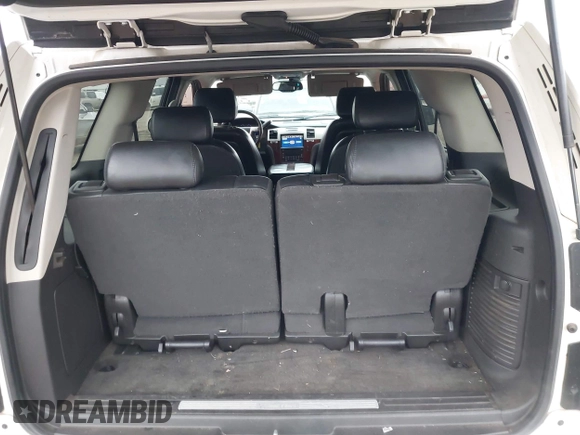 2008 Cadillac Escalade with VIN 1GYEC63878R129078, listed as a IAAI auction lot 41539282 with 162,979 mi miles. Bid and sale history available at carsss.com. Image 14.