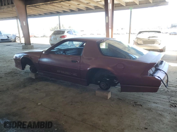 1989 Chevrolet Camaro z VIN 1G1FP21F7KL137015, wystawiony jako Copart lot #46108305 z przebiegiem 78 714 mil mil oraz Szkoda całkowita • Salvage title. Historia ofert i sprzedaży dostępna na DreamBid. Obrazek 2.