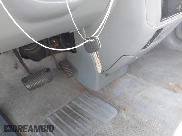 2000 Toyota Sienna LE with VIN 4T3ZF13C2YU204601, listed as a IAAI auction lot 42679413 with 253,235 mi miles and . Bid and sale history available at DreamBid. Image 11.