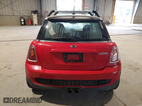2010 MINI Hardtop S z VIN WMWMF7C53ATZ72544, wystawiony jako Copart lot #64125695 z przebiegiem 70 587 mil mil oraz Czysty tytuł • Clean title. Historia ofert i sprzedaży dostępna na DreamBid. Obrazek 6.