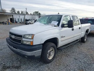 2006 Chevrolet Silverado 2500HD Work Truck with VIN 1GCHK23266F117335, listed as a IAAI auction lot 41381875 with 163,910 mi miles. Bid and sale history available at carsss.com. Image 17.