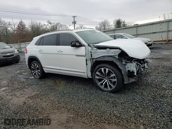 2021 Volkswagen Atlas SEL Premium R-Line with VIN 1V2FE2CA2MC206046, listed as a Copart auction lot 44449843 with 13,805 mi miles and Salvage title. Bid and sale history available at DreamBid. Image 12.