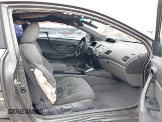 2006 Honda Civic Cpe LX with VIN 2HGFG11686H559025, listed as a IAAI auction lot 41564965 with 279,475 mi miles. Bid and sale history available at carsss.com. Image 5.