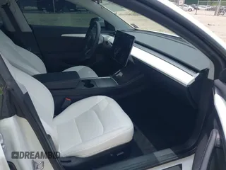 2021 Tesla Model 3 Long Range z VIN 5YJ3E1EB1MF975824, wystawiony jako IAAI lot #42146968 z przebiegiem 97 570 mil mil oraz . Historia ofert i sprzedaży dostępna na DreamBid. Obrazek 5.