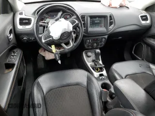 2020 Jeep Compass Latitude z VIN 3C4NJDBB0LT155146, wystawiony jako Copart lot #65617725 z przebiegiem 69 292 mil mil oraz Szkoda całkowita • Salvage title. Historia ofert i sprzedaży dostępna na DreamBid. Obrazek 8.