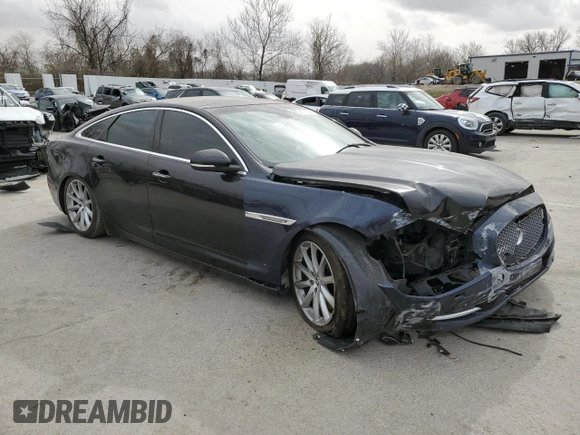 2013 Jaguar XJ z VIN SAJWJ1CD5D8V53294, wystawiony jako Copart lot #49711445 z przebiegiem 100 675 mil mil oraz Szkoda całkowita • Salvage title. Historia ofert i sprzedaży dostępna na DreamBid. Obrazek 4.