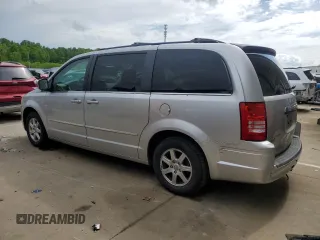 2010 Chrysler Town & Country Touring z VIN 2A4RR5D10AR273535, wystawiony jako Copart lot #54356665 z przebiegiem 238 132 mil mil oraz Szkoda całkowita • Salvage title. Historia ofert i sprzedaży dostępna na DreamBid. Obrazek 2.