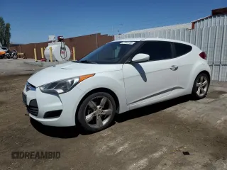 2015 Hyundai Veloster z VIN KMHTC6AD1FU224674, wystawiony jako Copart lot #57903705 z przebiegiem 117 563 mil mil oraz Czysty tytuł • Clean title. Historia ofert i sprzedaży dostępna na DreamBid. Obrazek 1.
