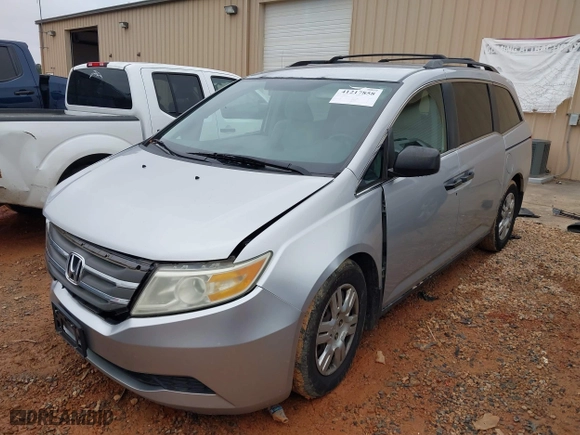 2011 Honda Odyssey LX with VIN 5FNRL5H20BB010579, listed as a IAAI auction lot 41217858 with 209,353 mi miles. Bid and sale history available at carsss.com. Image 17.