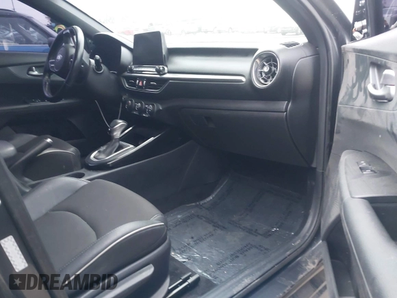 2021 Kia Forte GT-Line z VIN 3KPF34AD9ME316424, wystawiony jako IAAI lot #41467687 z przebiegiem 86 059 mil mil oraz . Historia ofert i sprzedaży dostępna na DreamBid. Obrazek 5.