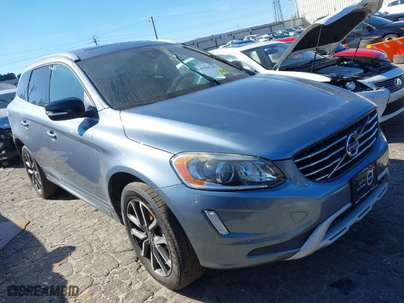 2017 Volvo XC60 Dynamic with VIN YV449MRR8H2166070, listed as a IAAI auction lot 41595303 with 137,914 mi miles. Bid and sale history available at carsss.com. Image 1.